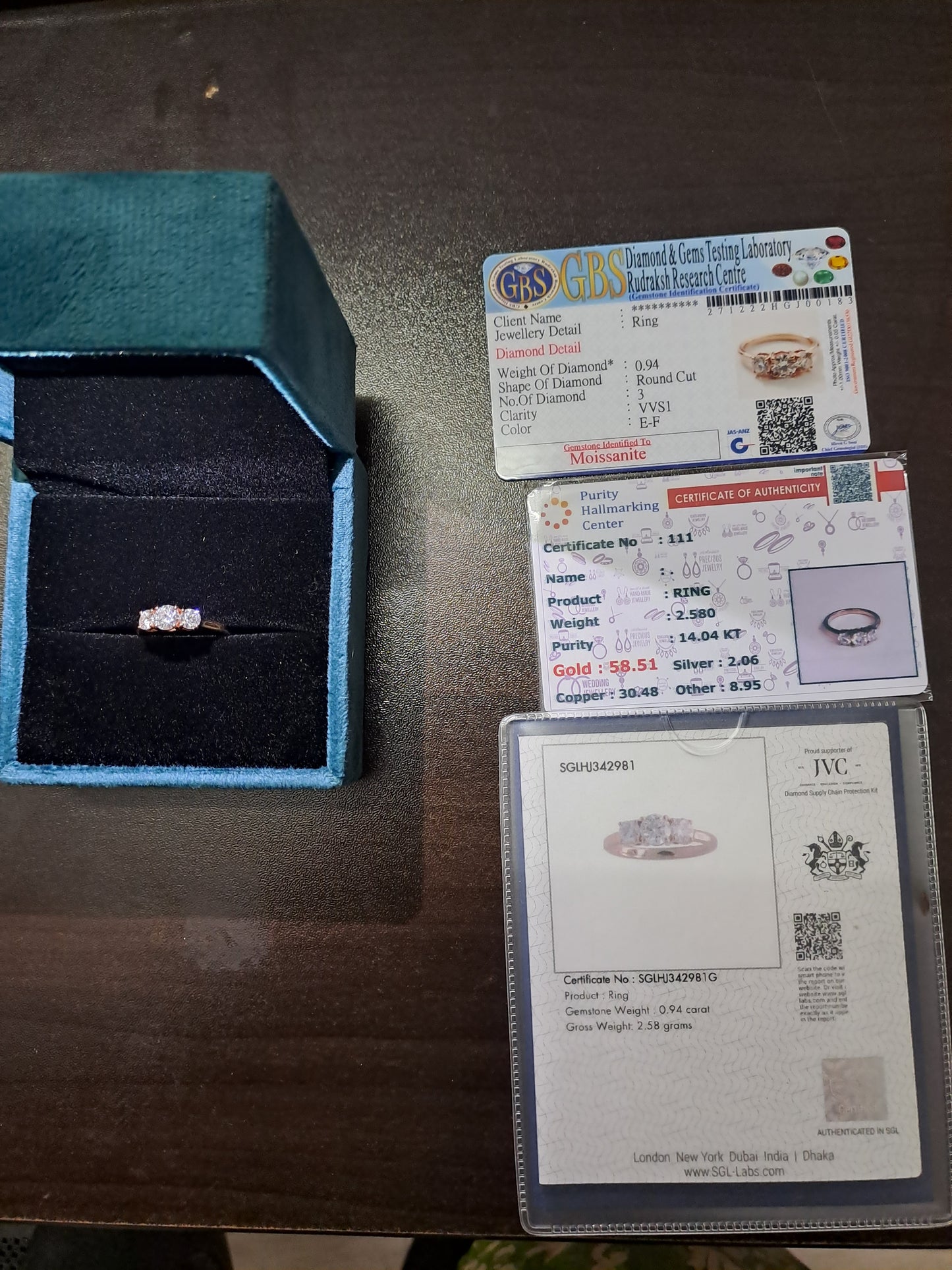 Three sparkles (0.94 CT)