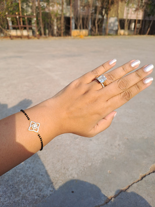 Chrysanthemum Moissanite Diamond mangalsutra