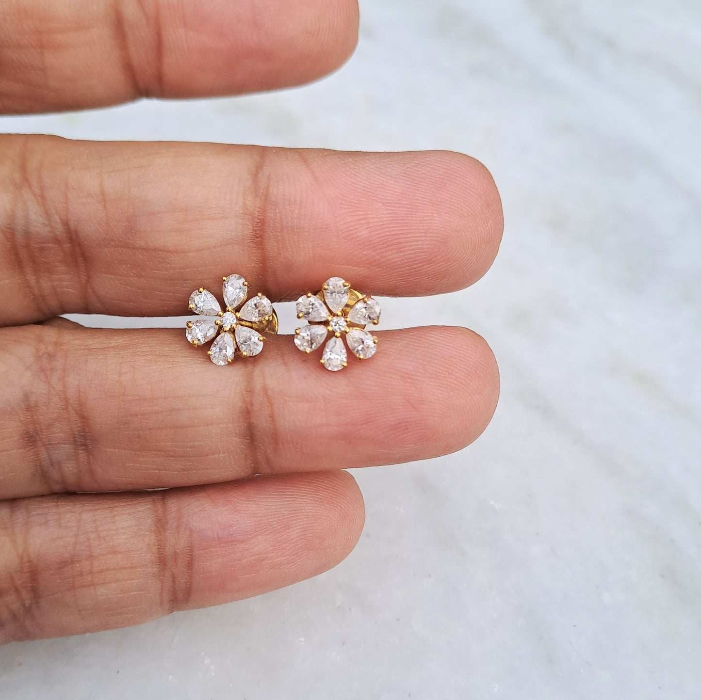 Aadhya Ear Ring Moissanite and Lab Diamond by Vai Ra