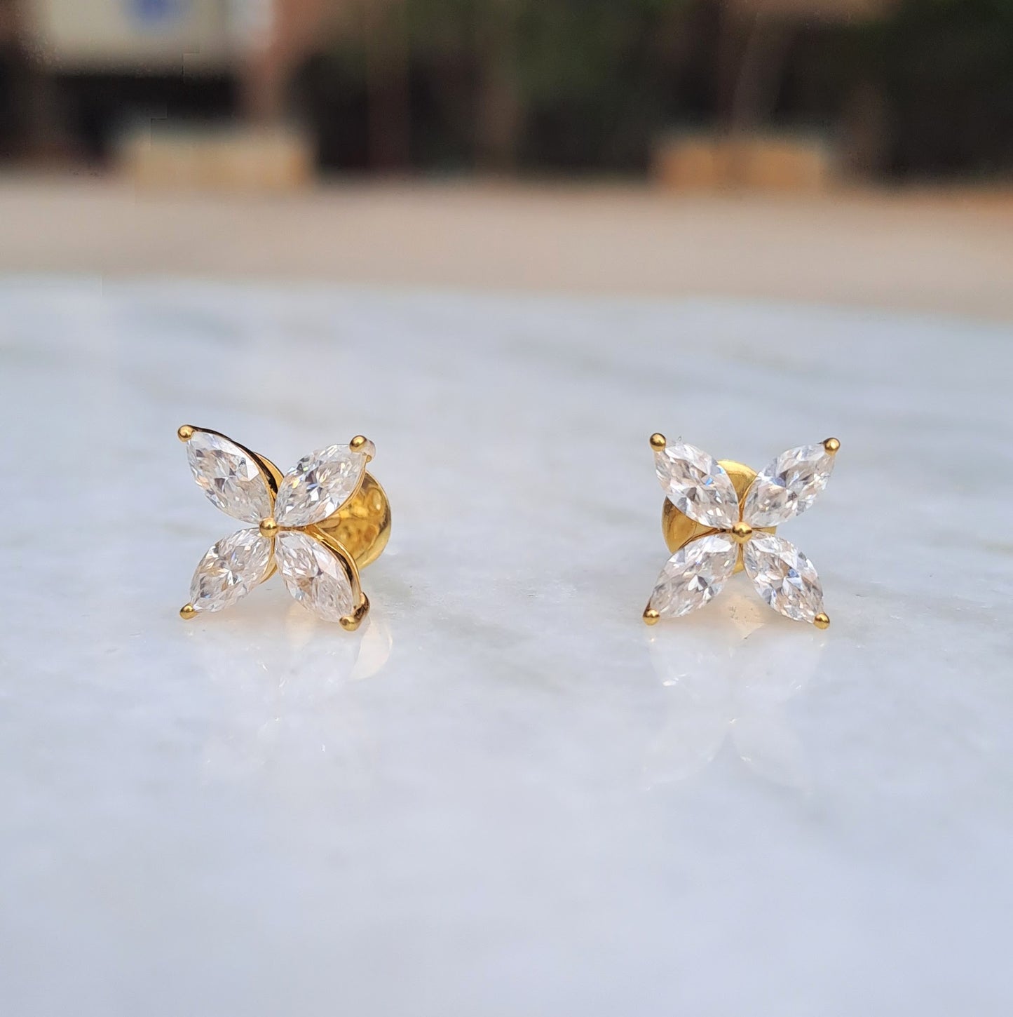 Aloka Ear Ring in Moissanite and Lab Diamond