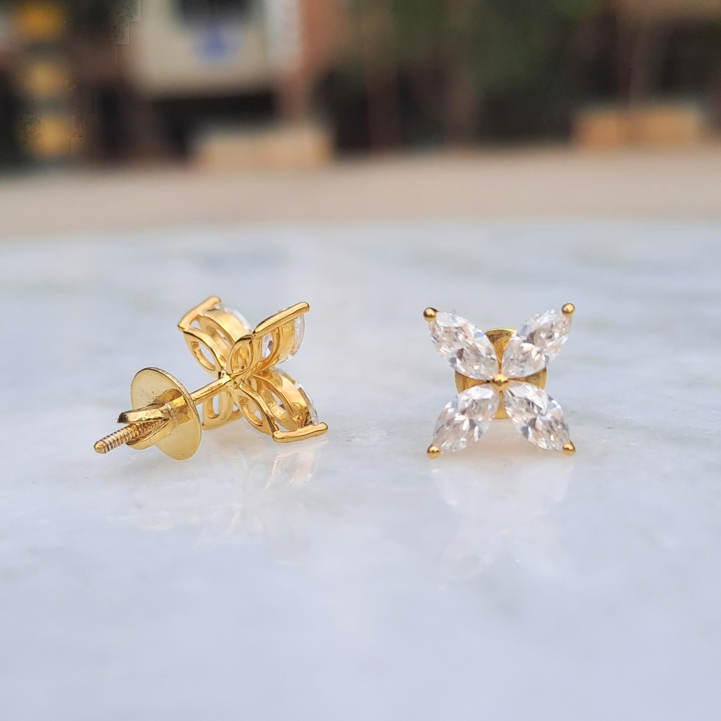 Aloka Ear Ring in Moissanite and Lab Diamond