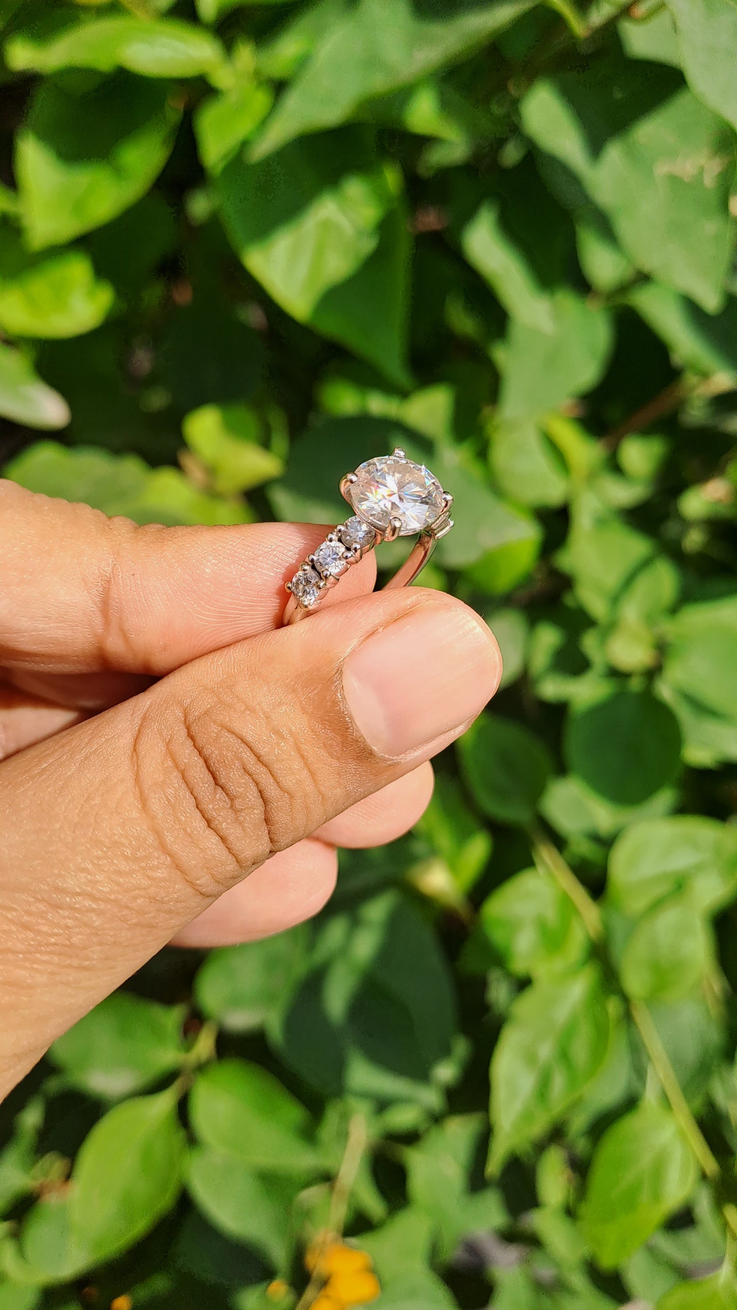 Solitaire Ring in 18kt Gold (2Ct Moissanite)