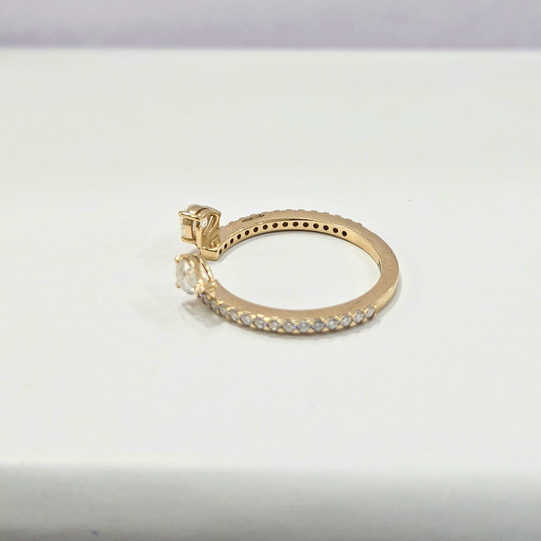 Vero Engagment Band 0.96 CT in Moissanite and Lab Diamond by Vai Ra