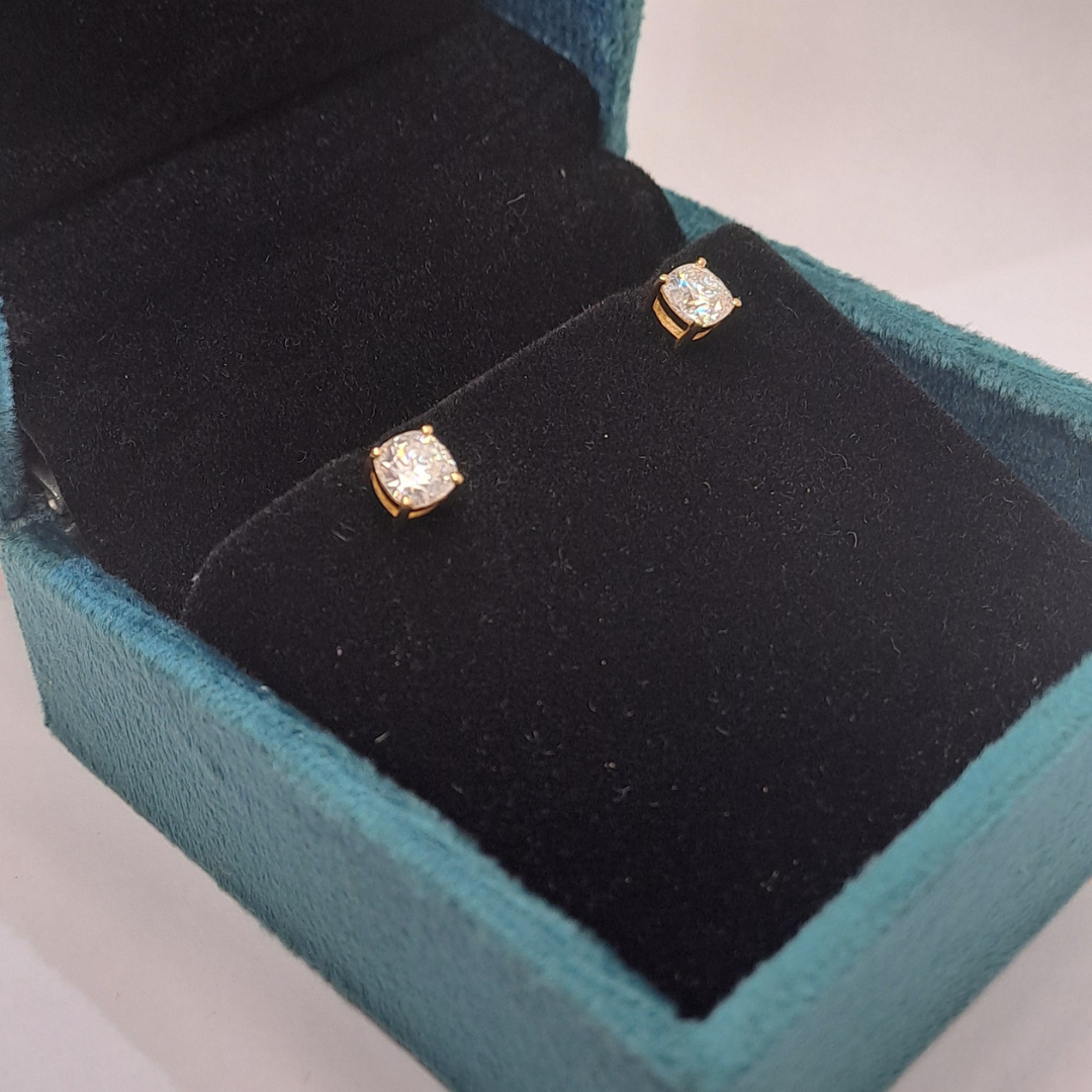 Cushion Solitaire Basket Setting