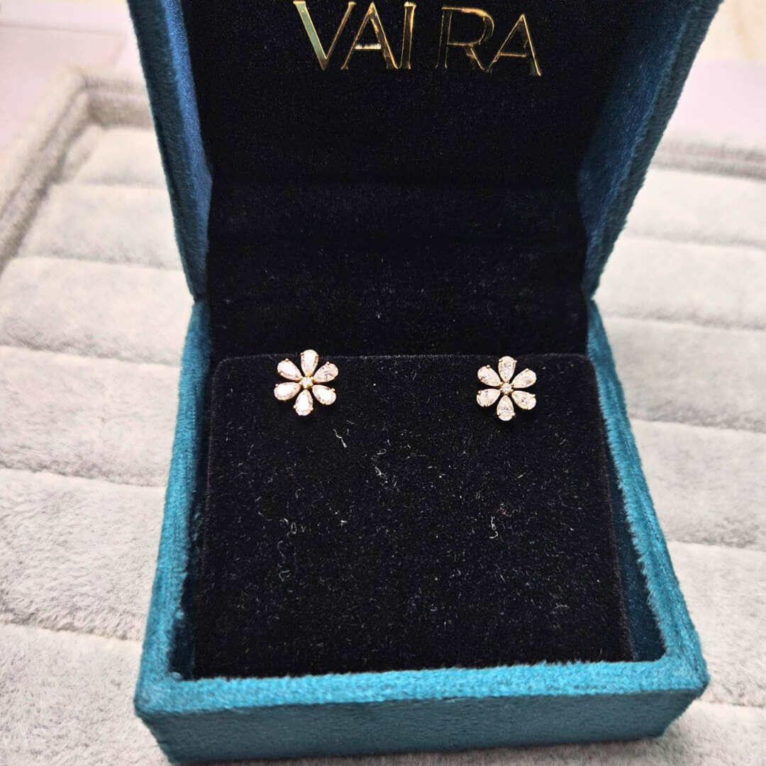 Aadhya Ear Ring Moissanite and Lab Diamond by Vai Ra