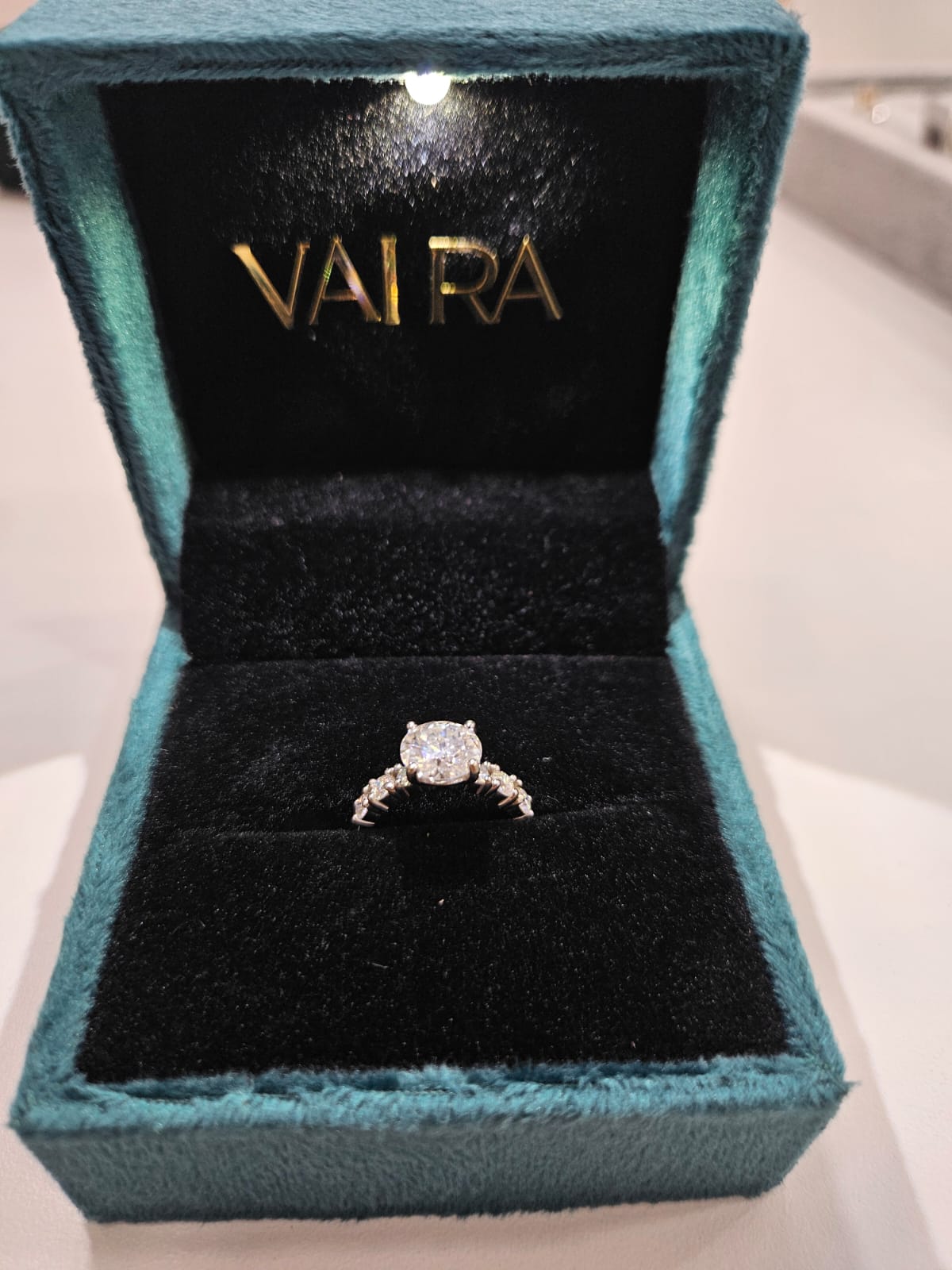Solitaire Ring in 18kt Gold (2Ct Moissanite)