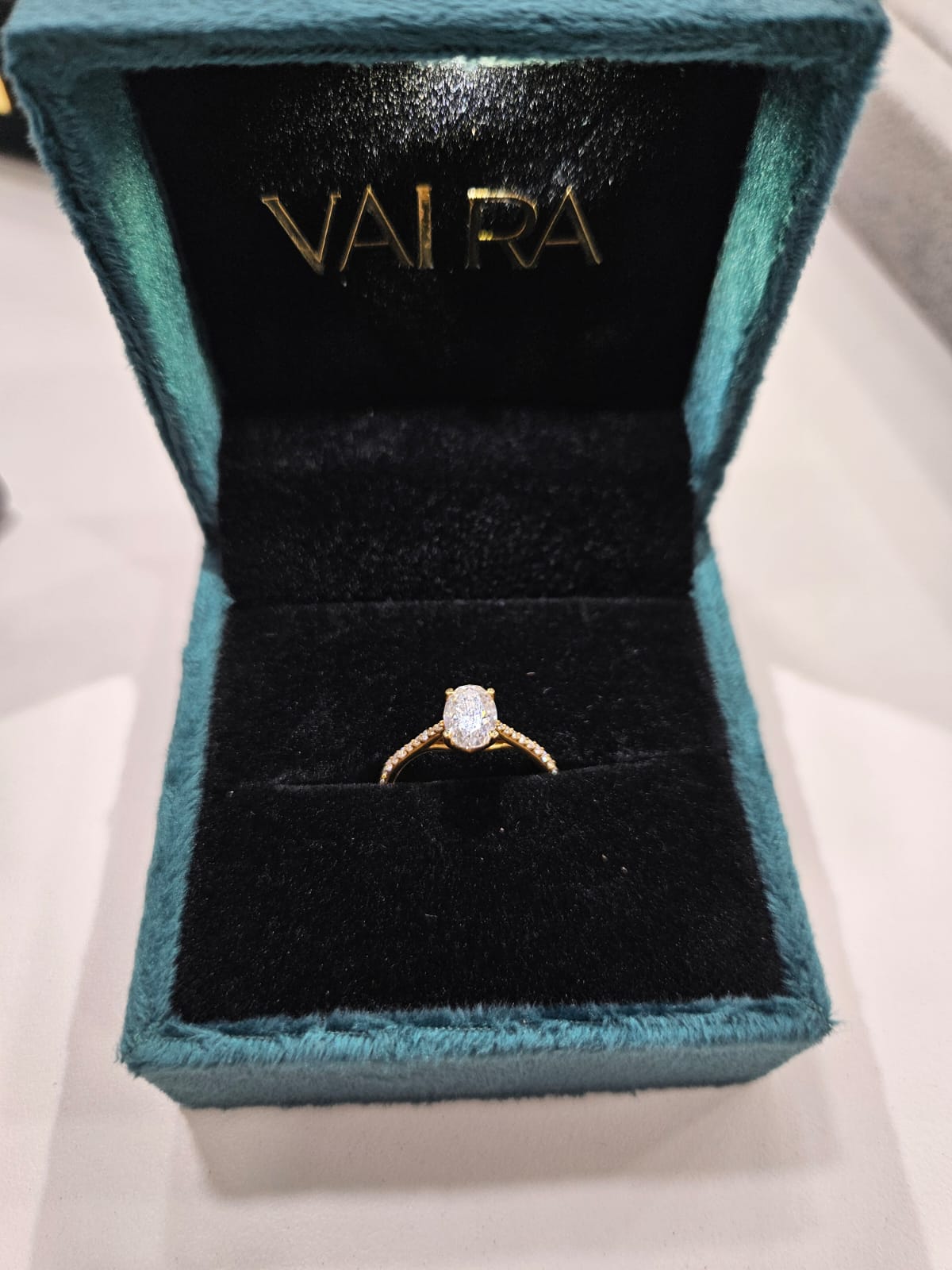 Mau Oval Solitaire Ring (1.85 CT in 18KT Gold)