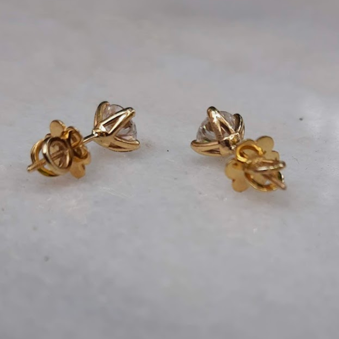 Starter Earring Tulip Moisannite Diamond Vaira