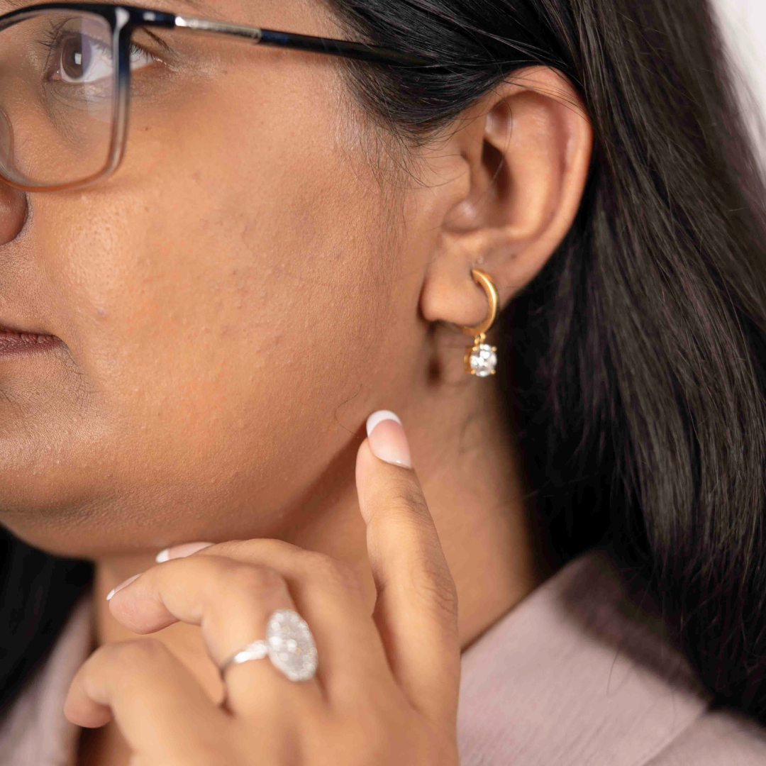 Solitaire Earring Size Guide: How 0.5, 1, 1.5 and 2 Carat Look on Real Ears