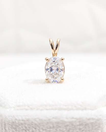 1.5-carat-oval-solitaire-pendant-18kt-yellow-gold-VVS1-clarity