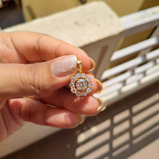 Flower Moissanite Diamond Pendant made in gold