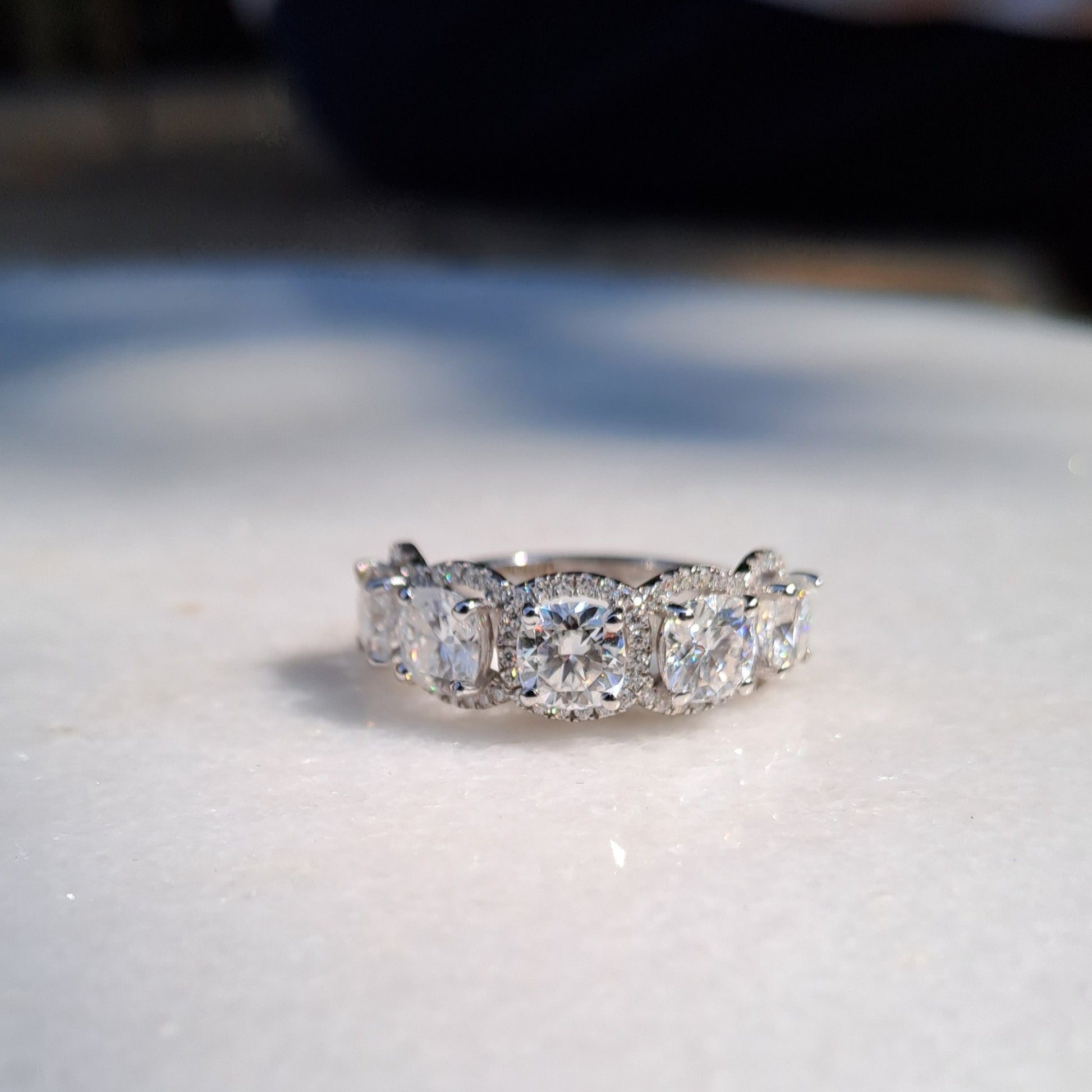 Five Halo Ring CT) 10 925 Silver