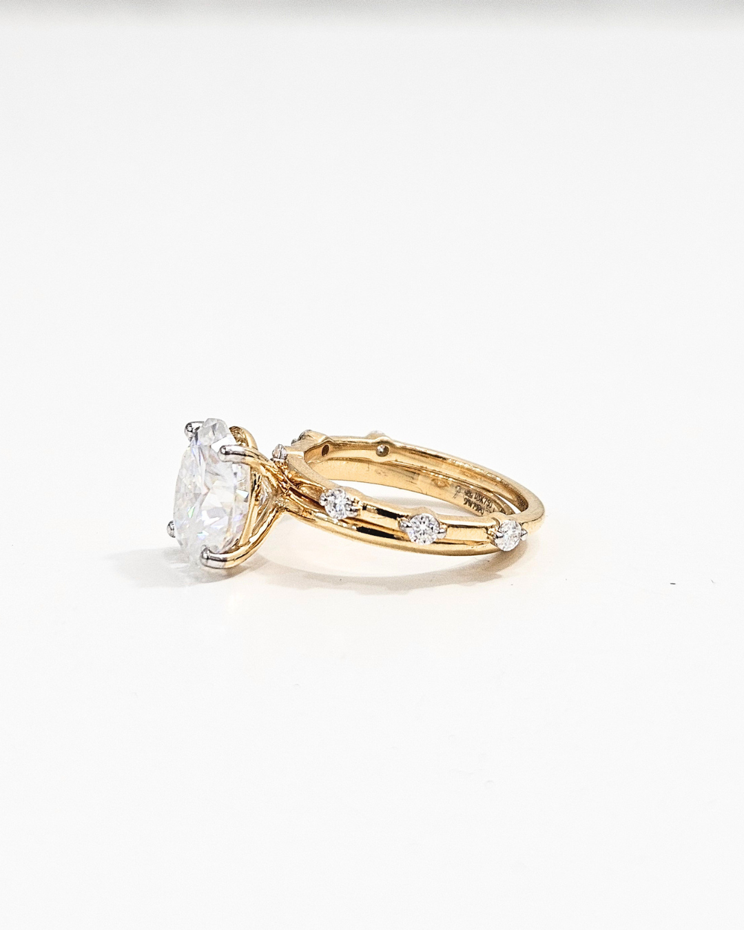 Sanjo Oval Ring set by Vai Ra in lab diamond and Moissanite