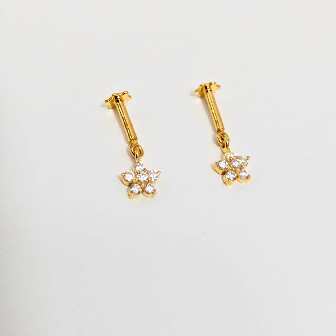 Flower Bugadi - in Diamond and Moissanite by Vai Ra