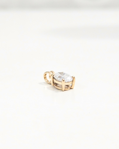 1.5-carat-oval-solitaire-pendant-18kt-yellow-gold-VVS1-clarity