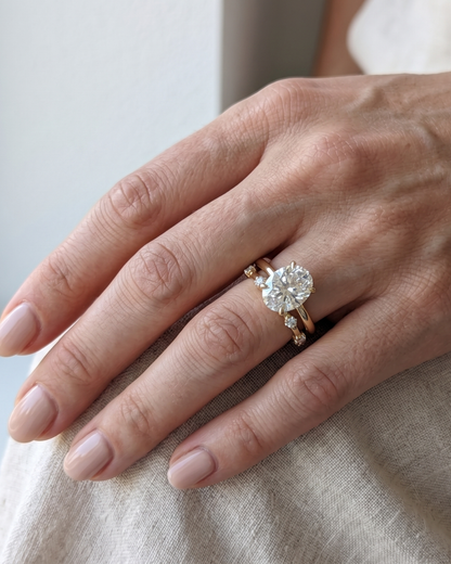 Sanjo Oval Ring set by Vai Ra in lab diamond and Moissanite
