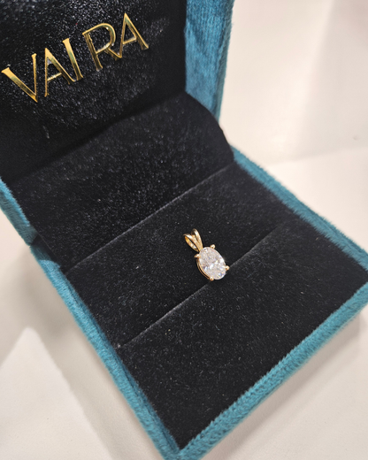1.5-carat-oval-solitaire-pendant-18kt-yellow-gold-VVS1-clarity