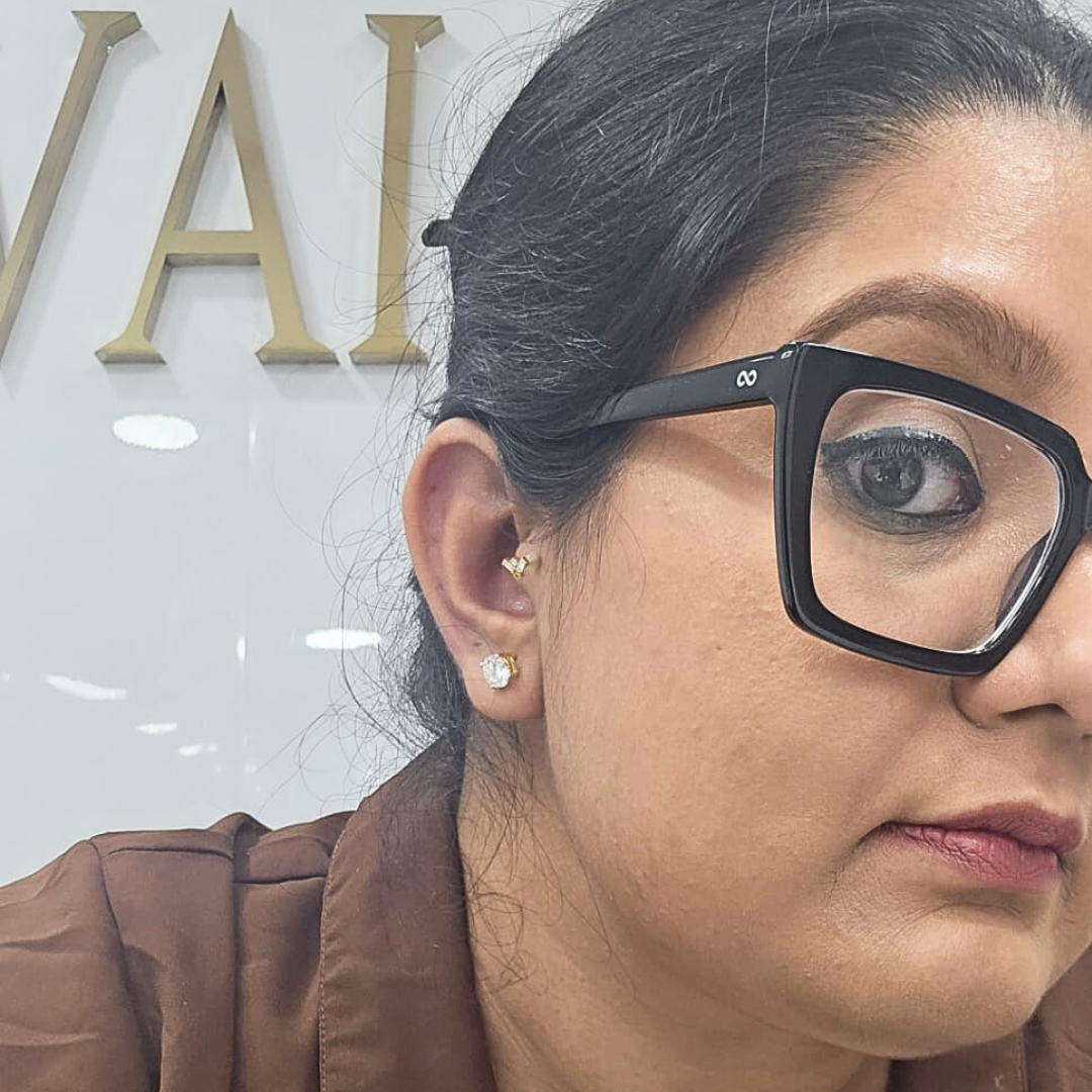 Baguette Corner Piercing Lab diamond Nosepin by Vaira 