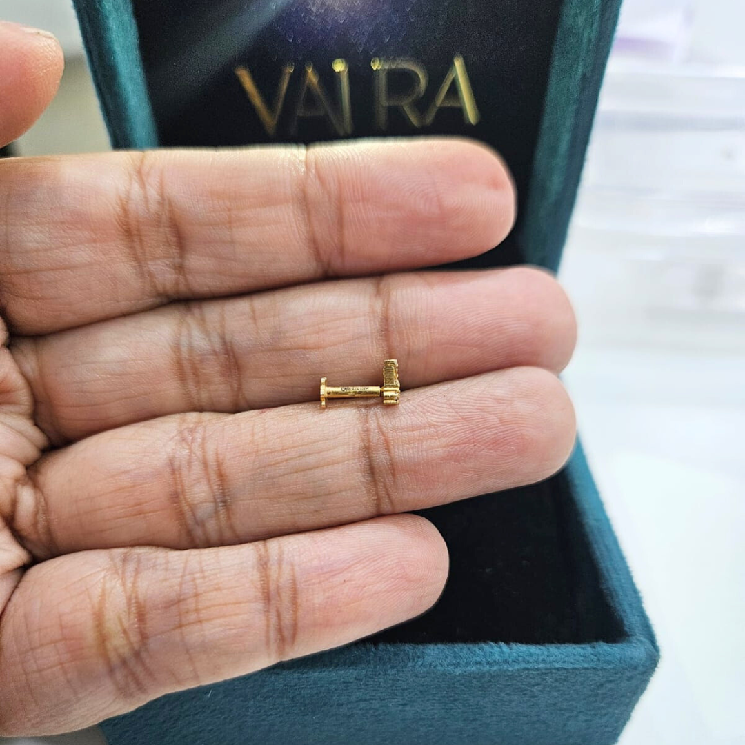 Baguette Corner Piercing Lab diamond Nosepin by Vaira 
