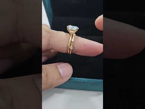 Sanjo Oval Ring set by Vai Ra in lab diamond and Moissanite