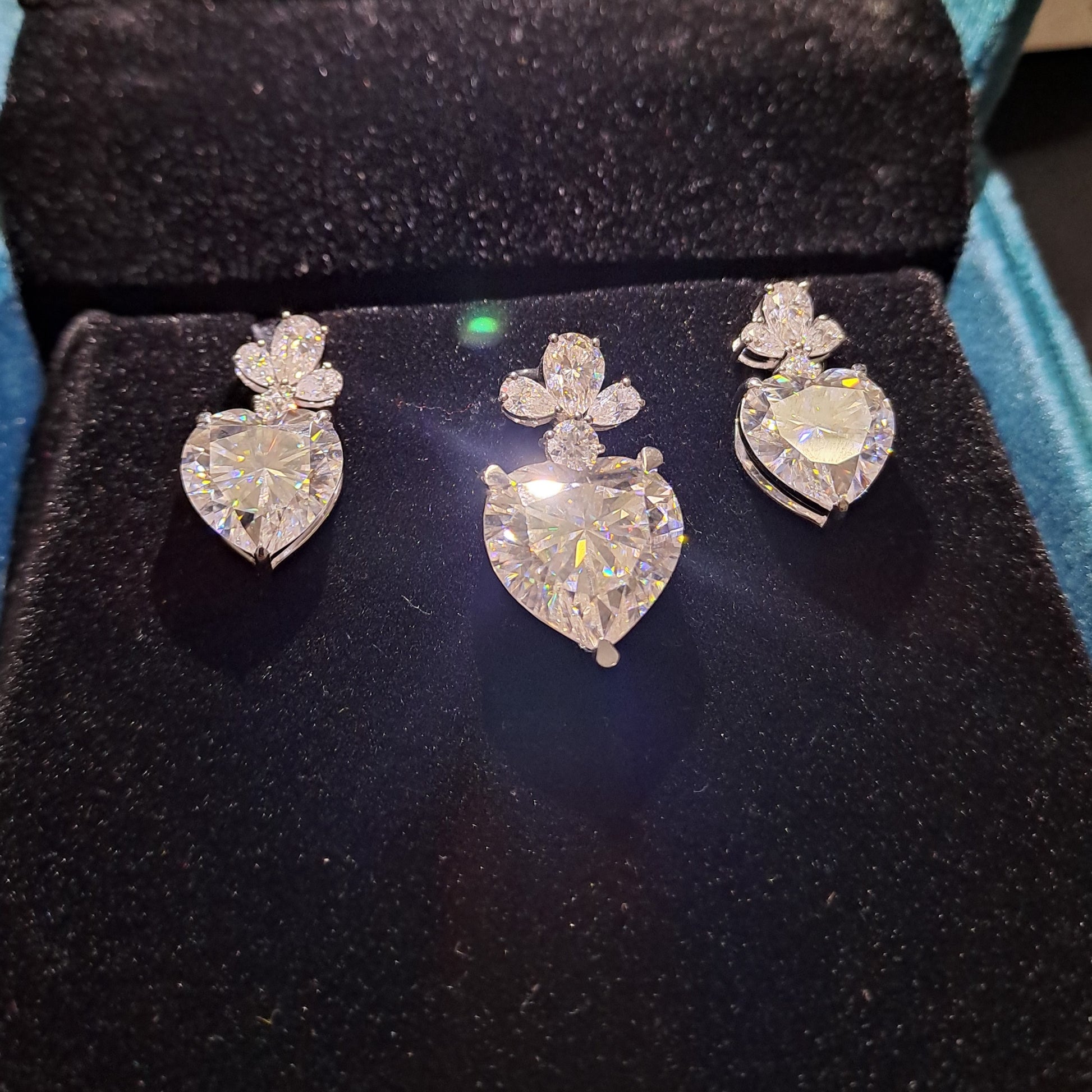 Heart High luxury jewellery moissanite diamond pendant and Earring set in Gold
