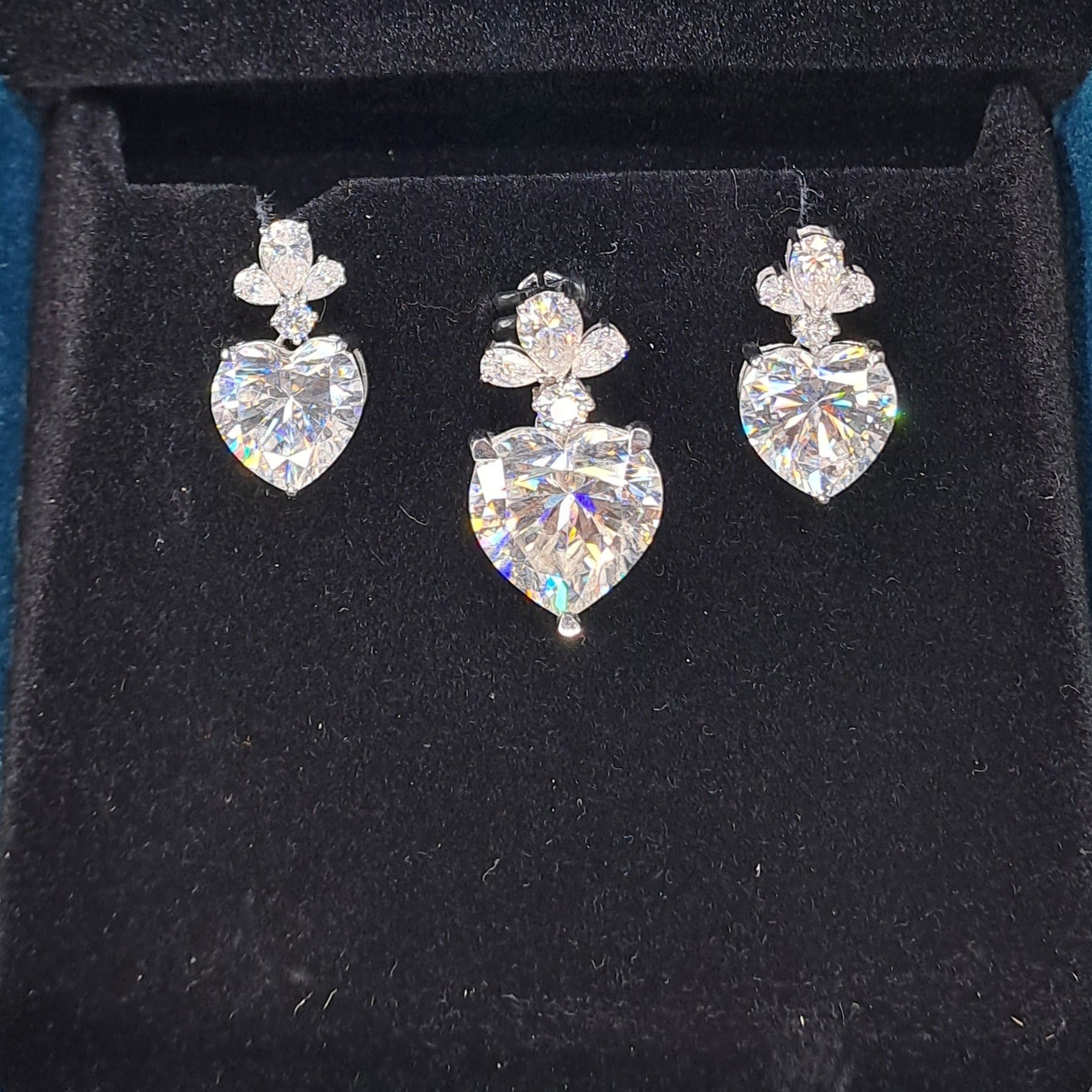 Heart High luxury jewellery moissanite diamond pendant and Earring set in Gold