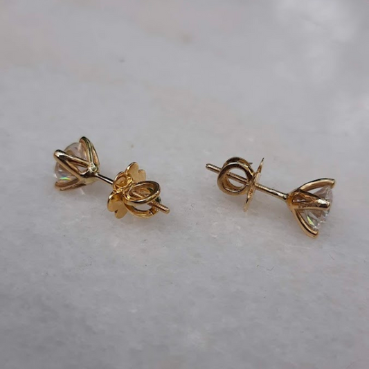 Starter Earring Tulip Moisannite Diamond Vaira